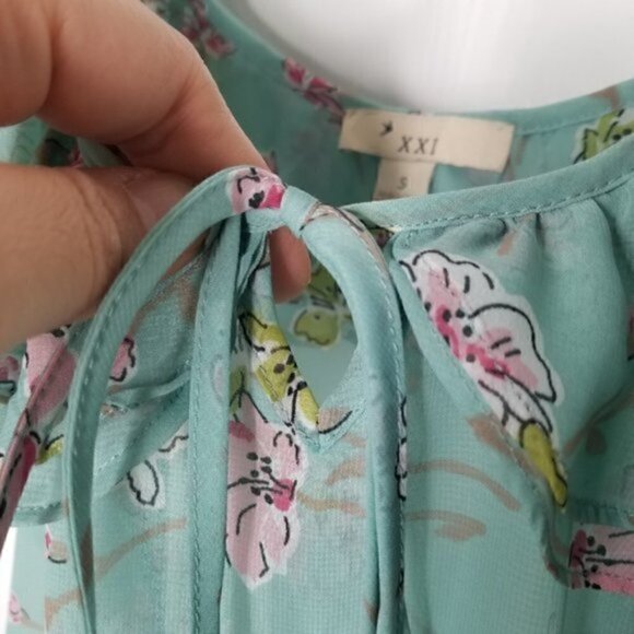 4/$25 Forever 21 Mint Green Floral Ruffle Sleeveless Top - Picture 4 of 7